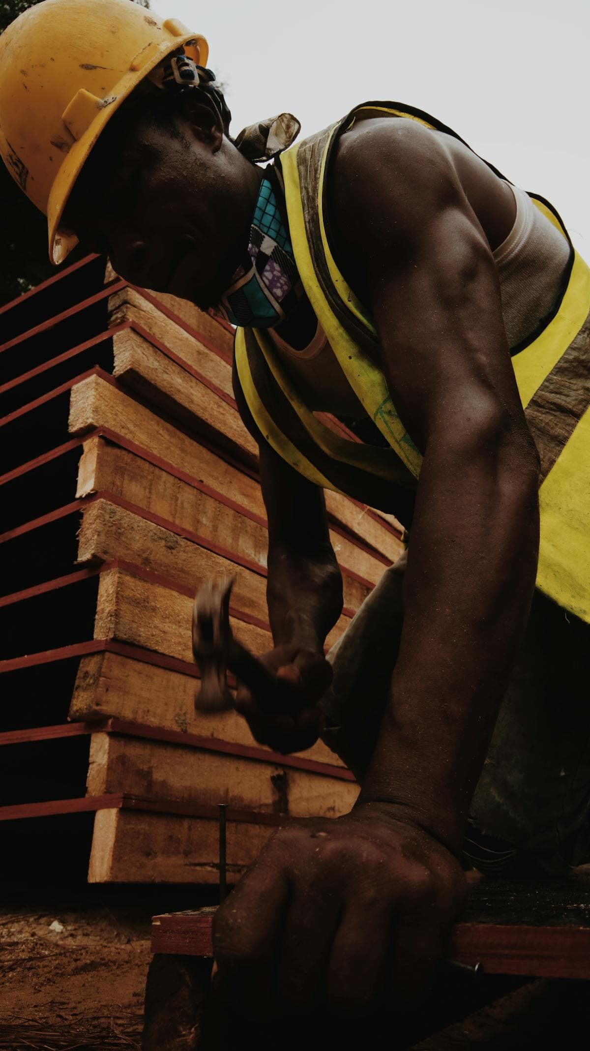 A tradesman doing repairs — finding a handyman in Douala or Yaoundé